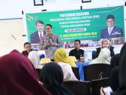 Legislator Fahidin HDK Salurkan Bantuan “Amure” untuk Penerima Aspirasi PIP di SMP 3 Bulukumba