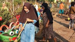 Jumat Pagi, Warga Kelurahan Ela-Ela Bulukumba Kompak Bersih-Bersih Taman Lorong